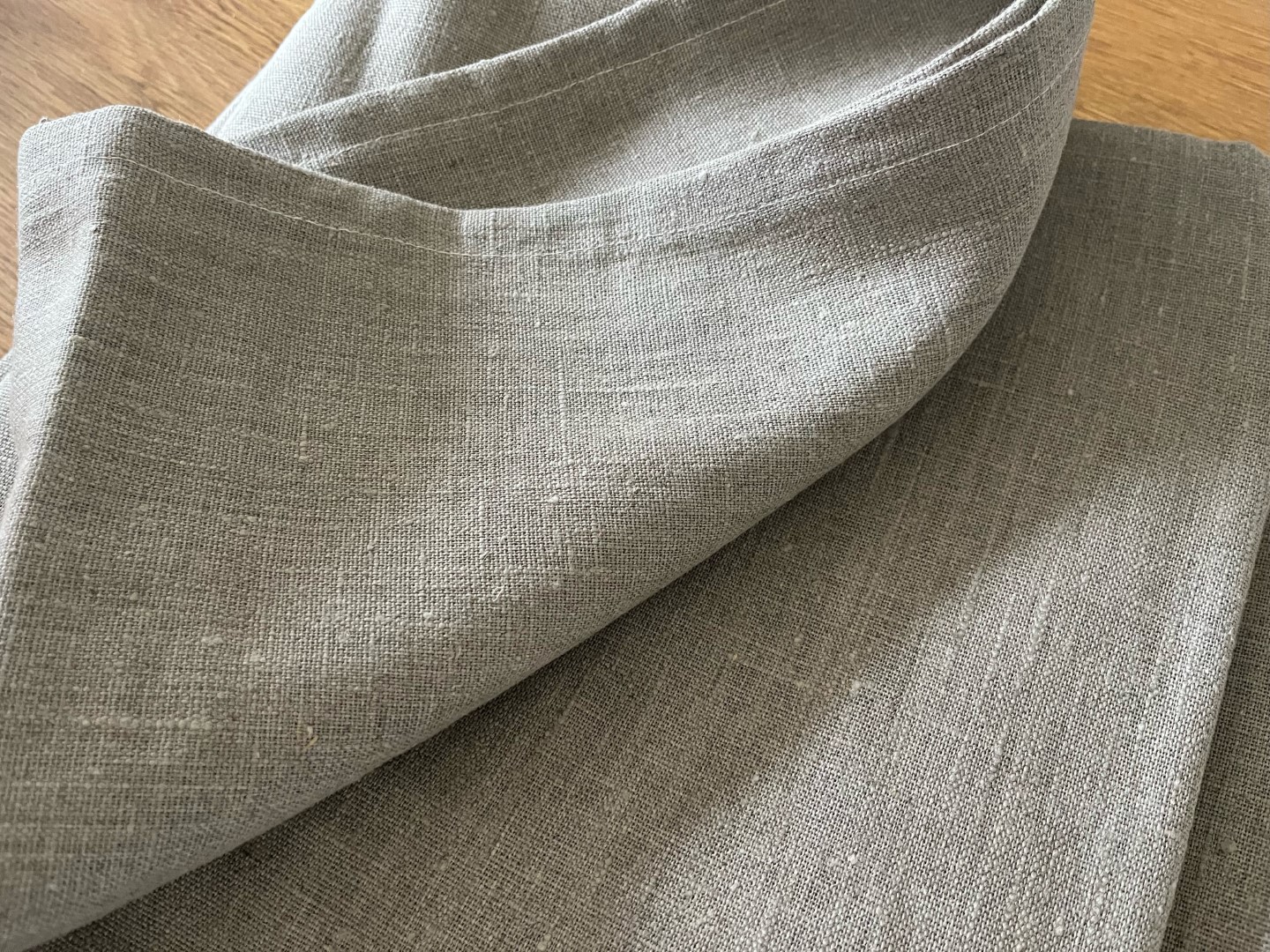 Wade Naturel is een stoere, stevige wikkeldoek voor begrafenis of crematie. Gemaakt van biolgisch afbreekbaar vlas.